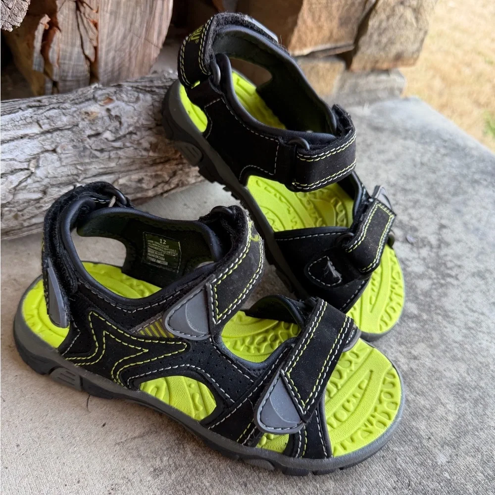 Khombu Kids Black and Neon Green Sport Adventure Sandals kidsSz-12.  V‎